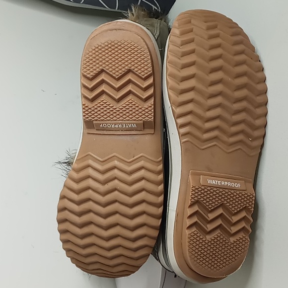 Sorel- Joan of Arctic -Suede Waterproof Boots w/Faux Cuff- Olive Gray - size 9 - Picture 15 of 16